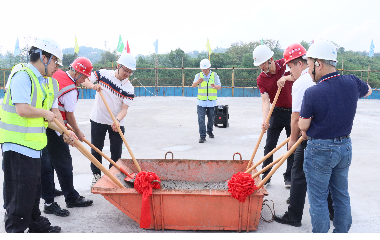 喜封金頂！宜賓遠(yuǎn)東電纜二期交聯(lián)機(jī)主機(jī)樓圓滿封頂，產(chǎn)能升級(jí)再啟新程。